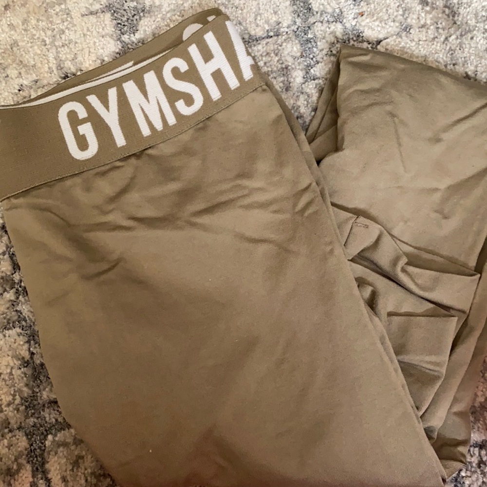 Gym shark leggings